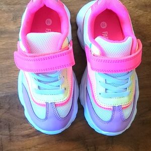 Girls tennis shoes